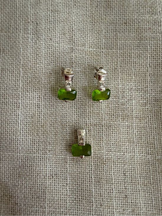Jewelry - Sterling Silver 925 August Birthstone Green Stud Earrings and Pendant Set